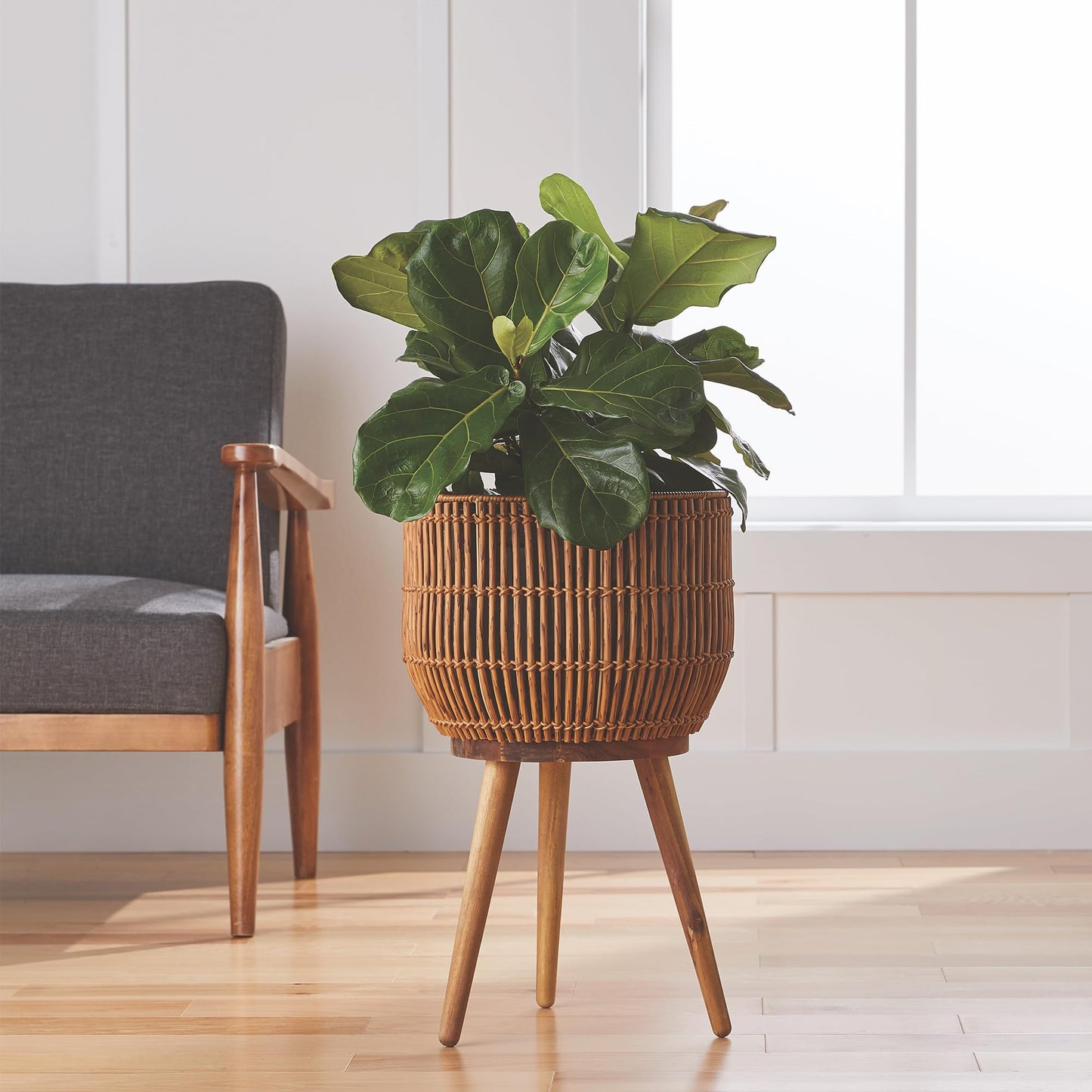 TOPDZHSHI 13 Inch Round Resin Rattan Planter, Indoor Plant Basket Stand with Acacia Wood Legs, Plastic Insert,Boho Orchid Pot Cover, for The Living Room, Dining Room, or sunroom,porches, (Brown)